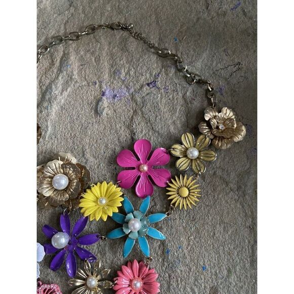 Vintage Necklace Bib 1960s 1950s Floral Pink Yellow Violet Enamel Chain NG - Picture 9 of 10